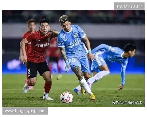 河南队迎战强敌展现实力 赛场角逐激烈升级 球员们拼搏精神引热议